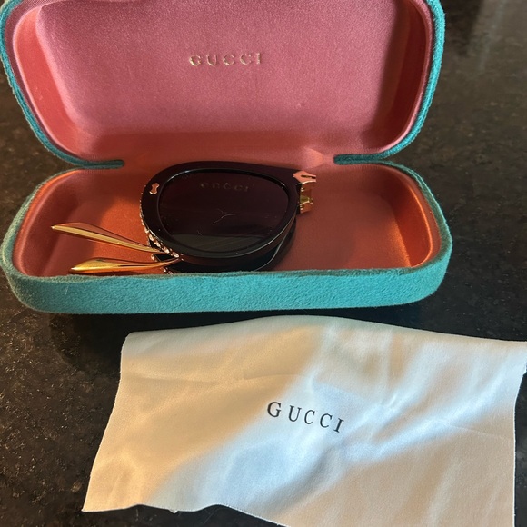 Gucci GG0307S 56mm Foldable Aviator Sunglasses in Black w.Crystals. - Picture 3 of 3